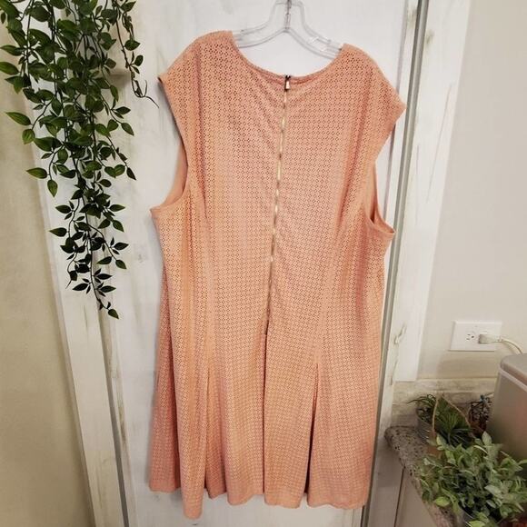 Limited pale peachy pink eyelet soft midi dress plus size 3X - Picture 9 of 10